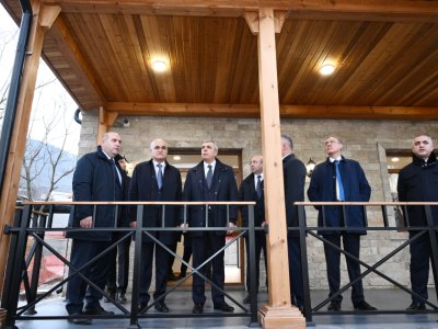 Prezident Administrasiyasının rəsmiləri Hadrutda obyektlərə baxış keçiriblər