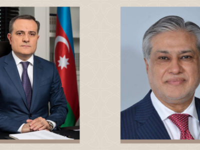 Ceyhun Bayramov pakistanlı həmkarı ilə regiondakı münaqişələri müzakirə etdi