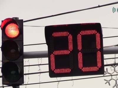 Bakıda işıqforlarda saniyəölçən tablolar yığışdırılır