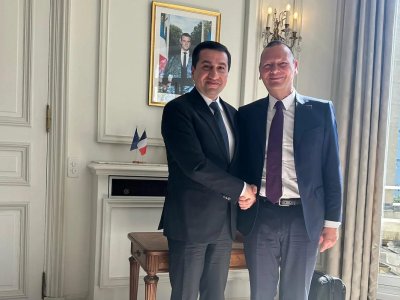 Hikmət Hacıyev Parisdə Makronun müşaviri ilə görüşdü