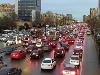 Bakıda tıxaclı yollar - SİYAHI