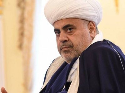 Allahşükür Paşazadə II İlyanın dəfninə gedir