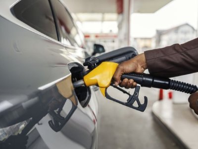 &nbsp;Britaniya&nbsp;yanacaq satışını məhdudlaşdırır