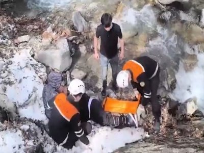 Qəbələdə 50 yaşlı kişi dağlıq ərazidə yıxıldı, FHN köməyə gəldi - VİDEO