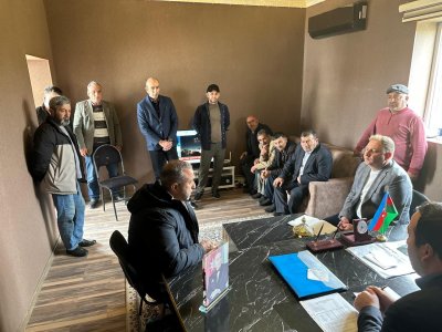 Deputat vətəndaşların müraciətlərini dinlədi