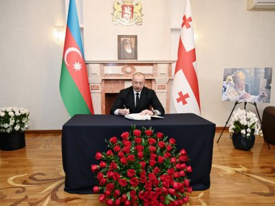 Prezident Gürcüstanın Azərbaycandakı səfirliyində oldu, başsağlığı verdi