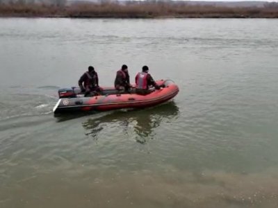 Kürdə balıq tutan şəxslər köməksiz vəziyyətdə qalıblar
