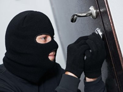 Sabunçuda&nbsp;evdən 6300 dollar oğurlayan şəxs saxlanıldı