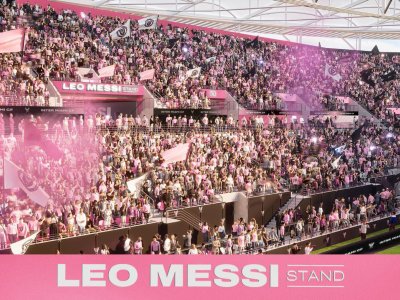 Tribunaya Messinin adı verildi