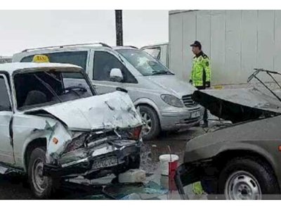 Gəncədə iki maşın&nbsp;toqquşdu - Xəsarət alanlar var