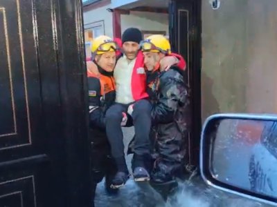 Su basmış ərazilərdən insanlar təxliyə edilir - VİDEO