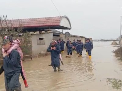 Xaçmazda köməksiz qalan 22 nəfər təxliyyə edildi - FOTO