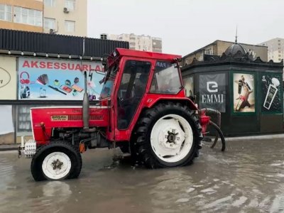 Yağış sularının çəkilməsi davam edir