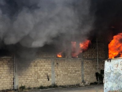 Sumqayıtda mebel sexi yandı - VİDEO