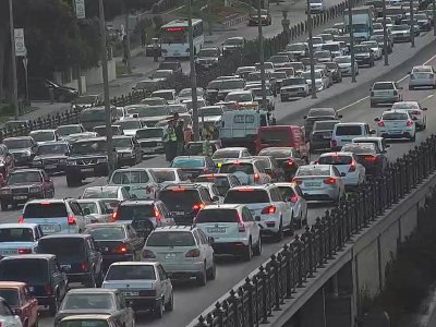 İlk iş gününün tıxaclı yolları - SİYAHI