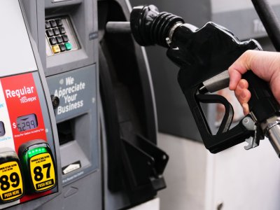 The price of gasoline in the US has reached 4 dollars and exceeded