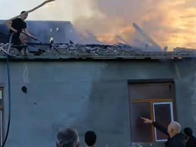 Ağcabədidə dördotaqlı ev yandı