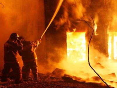 85 yaşlı kişi yanaraq öldü