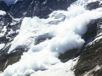 Toğanalı&ndash;Kəlbəcər&ndash;İstisu yolunda qar uçqunu&nbsp;- Hərəkət məhdudlaşdırıldı