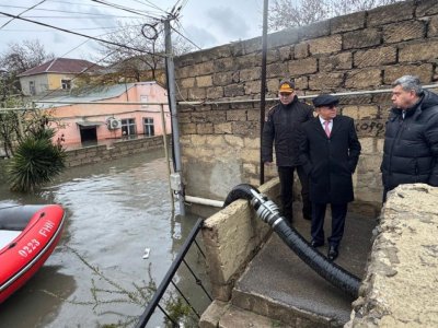 Kəmaləddin Heydərov Keşlədə su basmış ərazidə - FOTO