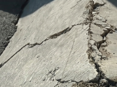 Bibiheybət yolunda sürüşmə&nbsp;təhlükəsi: hərəkət məhdudlaşdırılıb