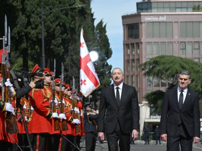 Prezidentin Tbilisidə rəsmi qarşılanma mərasimi -&nbsp;FOTOLAR