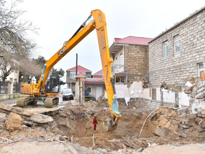 Kollektorun üzərində tikilən ev sökülüb&nbsp;- FOTOLAR