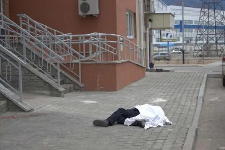 Evin damını təmir edən şəxs yıxılaraq öldü