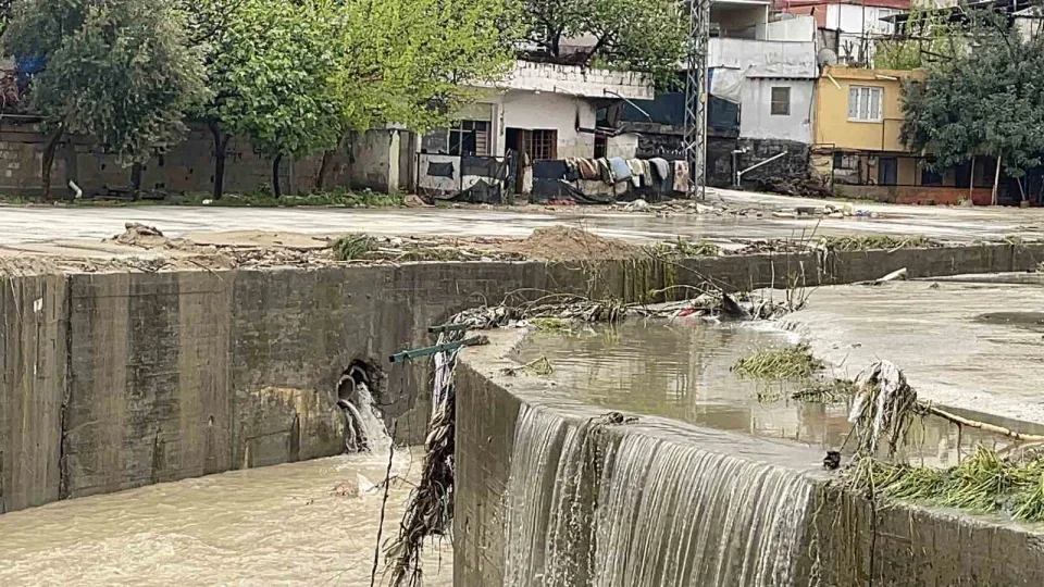 Türkiyədə intensiv yağış iki nəfərin həyatına son qoydu&nbsp;