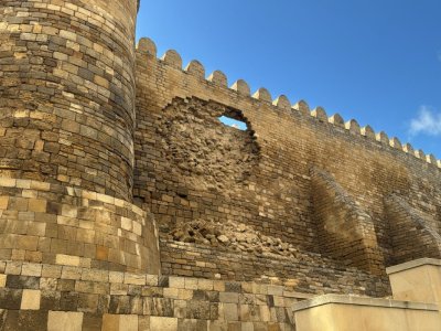 "İçərişəhər"də qala divarı yağışa görə çöküb -&nbsp;RƏSMİ AÇIQLAMA