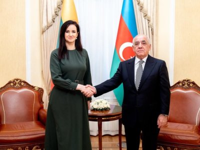 Baş nazirlər görüşdü&nbsp;