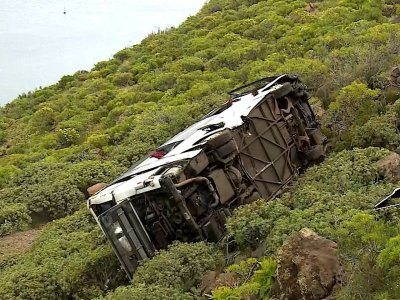 Turist avtobusu dərəyə aşdı, ölən və yaralananlar var