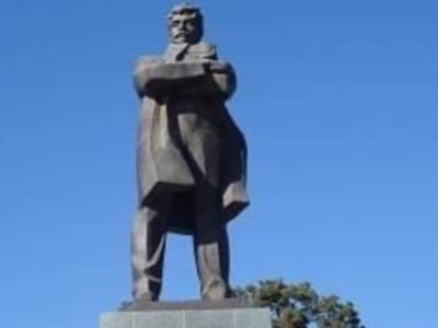 Şaumyanın heykəli sökülür