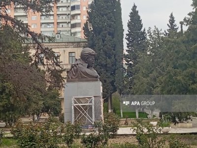 Cəfər Cabbarlının büstü yeni görkəmdə