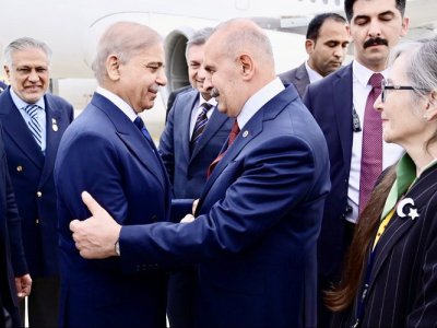 Şahbaz Şəriflə İshaq Dar Türkiyəyə getdi