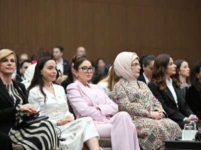 Mehriban Əliyeva Diplomatiya Forumunun panel iclasında - FOTOLAR