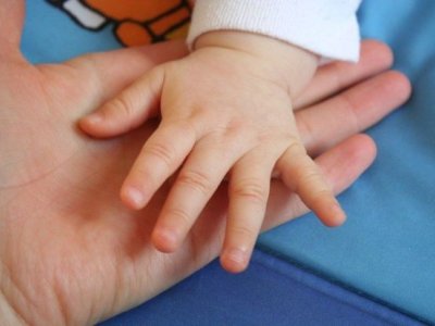 Bakıda körpə qızdırmadan öldü