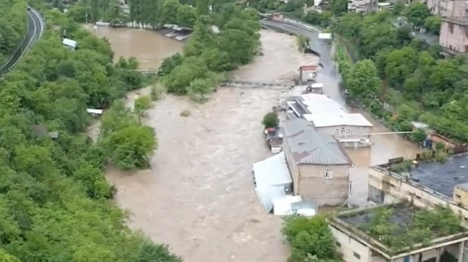 سیل از رودی که از آذربایجان سرچشمه می‌گیرد، عبور خواهد کرد