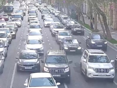 Yağış 18 istiqamətdə tıxac yaratdı