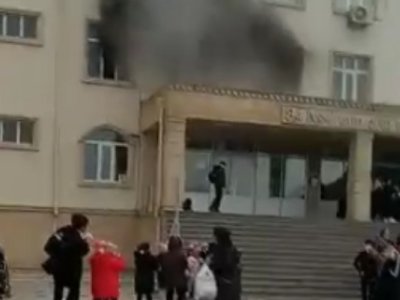 Bakıda məktəb binası yanır - VİDEO