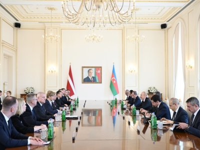 Prezidentlərin&nbsp;geniş tərkibdə görüşü keçirilib - FOTOLAR