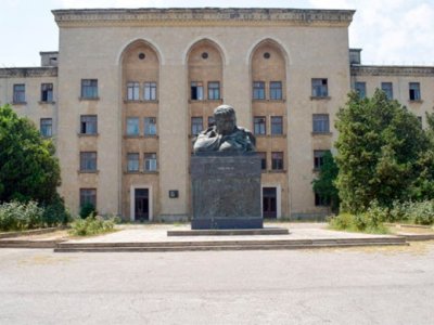 "Fəryad"ın rəssamı ilə&nbsp;Elbrus Vahidov arasında qalmaqal