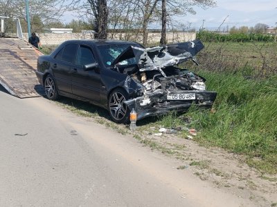 İki avtomobil toqquşdu, xəsarət alanlar var