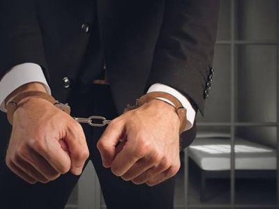 Azərbaycanda 4 vəzifəli şəxsi həbs edildi