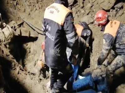 Qaradağda torpaq qatı çökdü - Ölən və yaralanan var - VİDEO