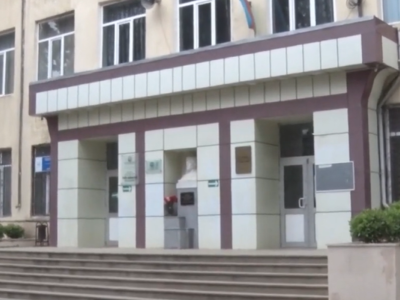 Bakıda şagird məktəbdə özünə xəsarət yetirdi - VİDEO