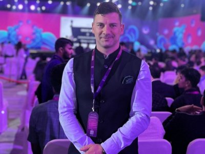 "Azərbaycan səfiri ilə dostluq edirəm" - Bakıya gələn macar jurnalistlə&nbsp;MÜSAHİBƏ