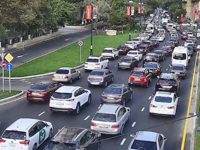 Paytaxt yollarında dəyişməz mənzərə, tıxaclı yollar