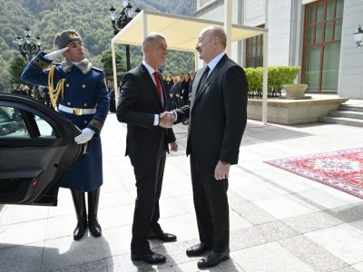 Prezident Baş naziri Qəbələdə qarşıladı