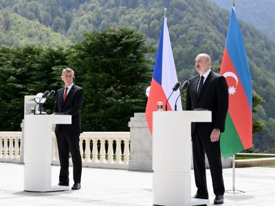 Bizim çox fəal siyasi dialoqumuz var - İlham Əliyev